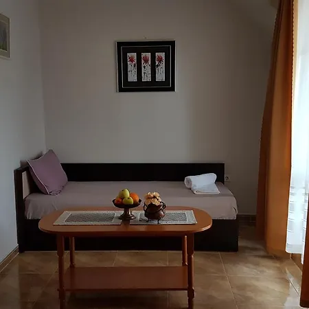 شقة Tashevi